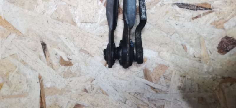 Трапеция стеклоочистителя Mercedes w123 1980 Седан