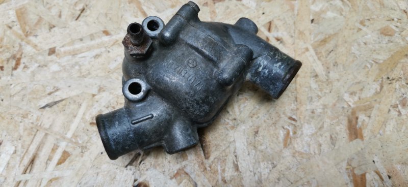 Корпус термостата Mercedes w123 1980 Седан