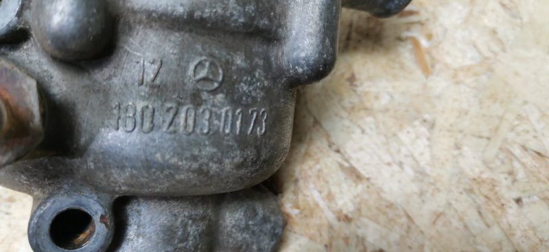 Корпус термостата Mercedes w123 1980 Седан