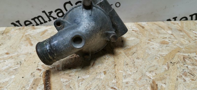 Корпус термостата Mercedes w123 1980 Седан