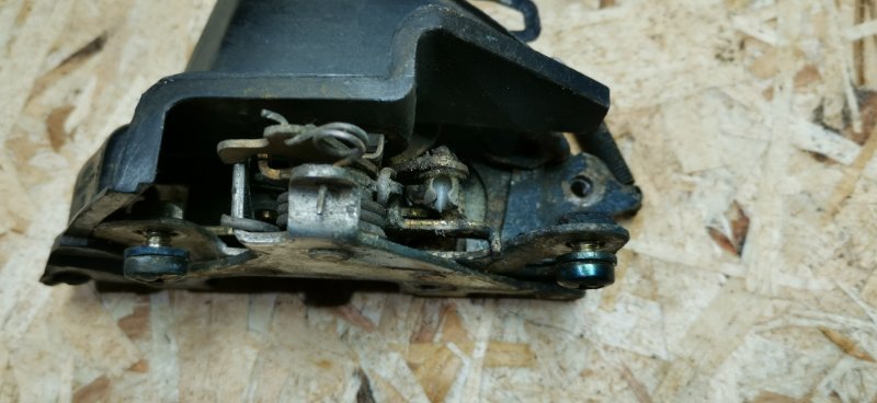 Замок двери Mercedes W126 1988 420SE