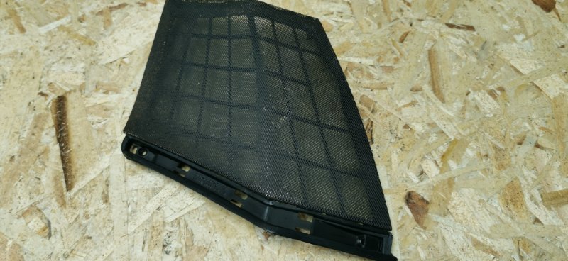 Решетка динамика Mercedes W124 1989 E260