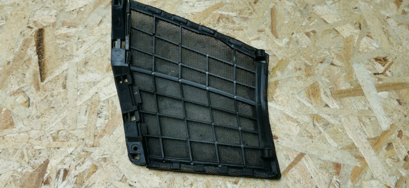 Решетка динамика Mercedes W124 1989 E260