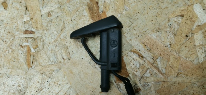 Форсунка лобового стекла с подогревом Mercedes W124 1989 E260