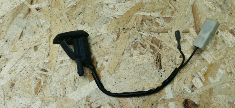 Форсунка лобового стекла с подогревом Mercedes W124 1989 E260