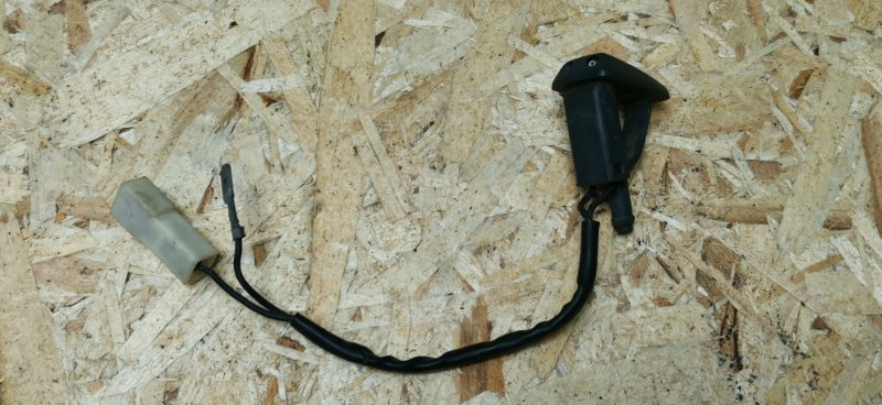 Форсунка лобового стекла с подогревом Mercedes W124 1989 E260