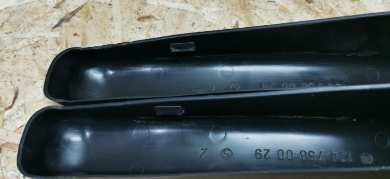 Накладка петли багажника Mercedes W124 1989 E260