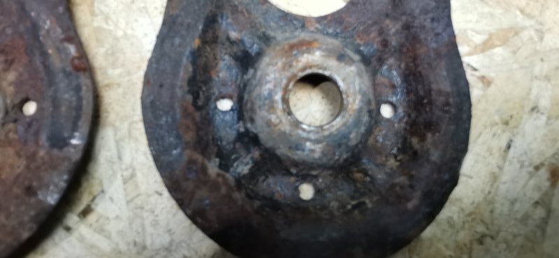 Кронштейн задней балки Mercedes w123 1980 Седан