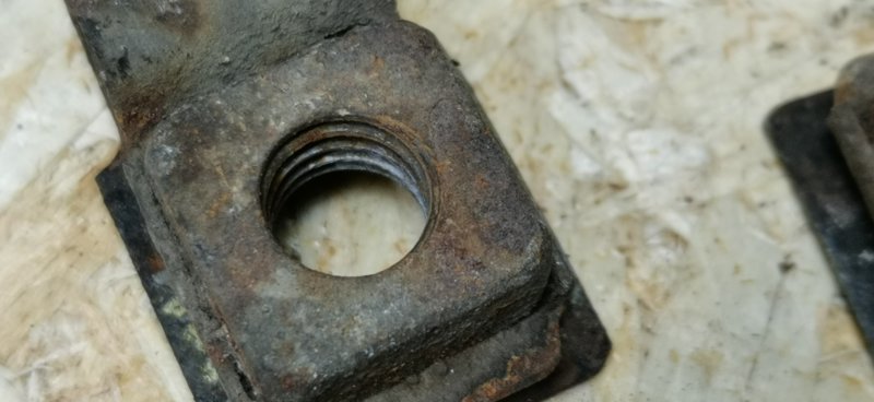 Гайка траверсы кпп Mercedes w123 1980 Седан