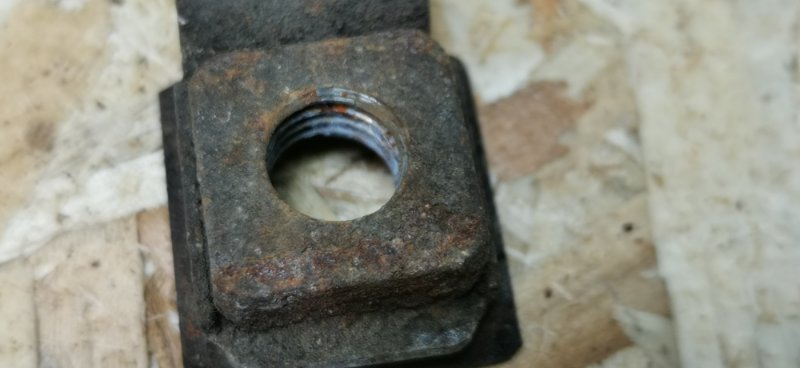 Гайка траверсы кпп Mercedes w123 1980 Седан