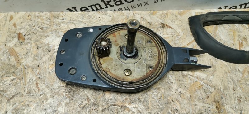 Трапеция стеклоочистителя Mercedes W124 1989 E260