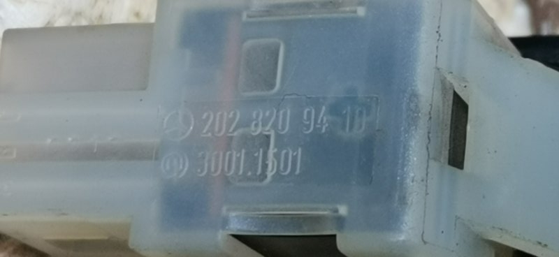 Концевик двери Mercedes C-Class 2000 W203