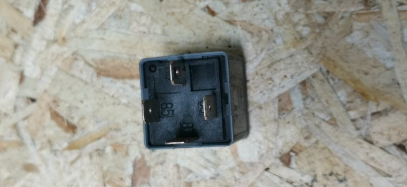 Реле вентилятора Volkswagen Tiguan 2010 5N1