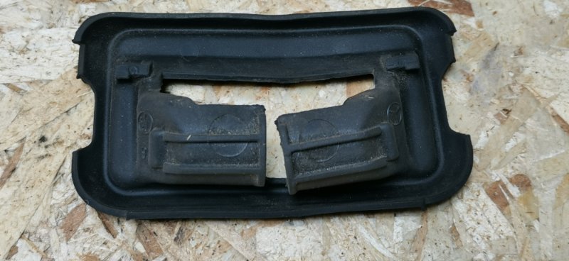 Накладка замка багажника Mercedes W210 Рест 2000 Седан