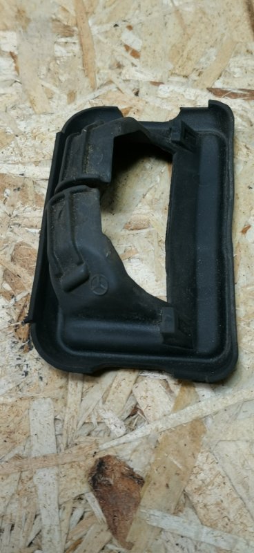 Накладка замка багажника Mercedes W210 Рест 2000 Седан