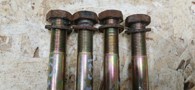 Болты задней подвески Mercedes w123 1980 Седан