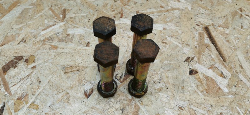 Болты задней подвески Mercedes w123 1980 Седан