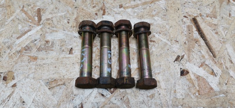 Болты задней подвески Mercedes w123 1980 Седан