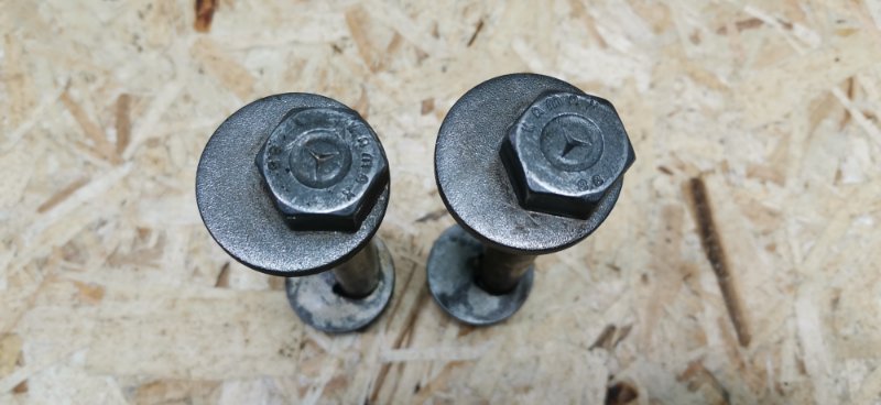 Болт развальный Mercedes w123 1980 Седан