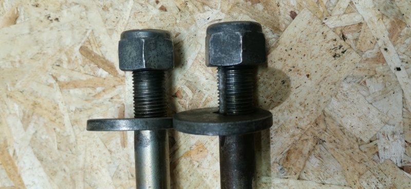 Болт развальный Mercedes w123 1980 Седан