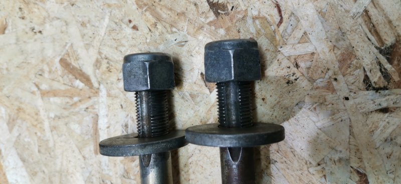 Болт развальный Mercedes w123 1980 Седан