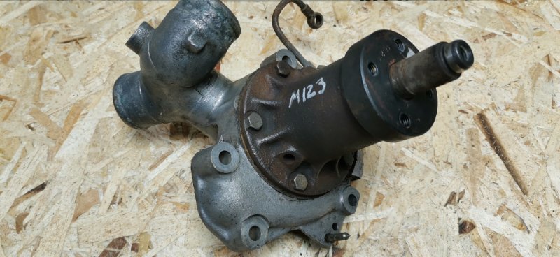 Помпа Mercedes w123 1980 Седан