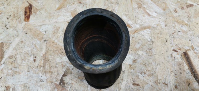 Патрубок термостата Mercedes w123 1980 Седан