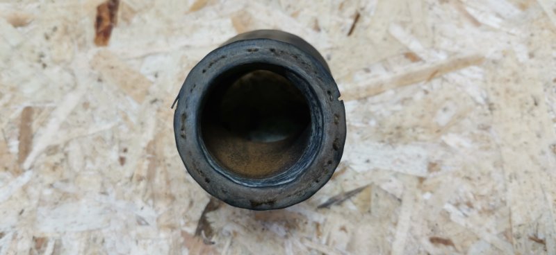 Патрубок термостата Mercedes w123 1980 Седан