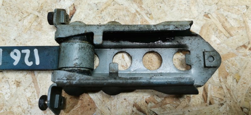Ограничитель двери Mercedes W126 1988 420SE