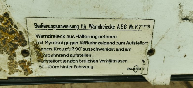 Знак аварийной остановки Mercedes W124 1989 E260