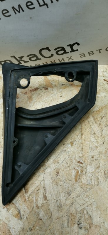 Уголок зеркала Mercedes W124 1989 E260