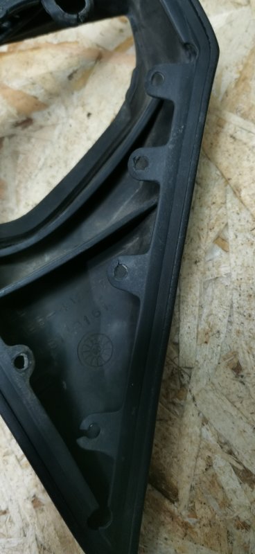 Уголок зеркала Mercedes W124 1989 E260