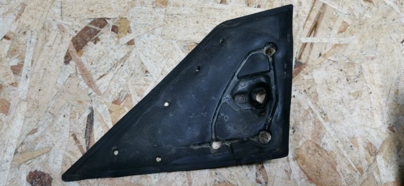 Уголок зеркала Mercedes W124 1989 E260