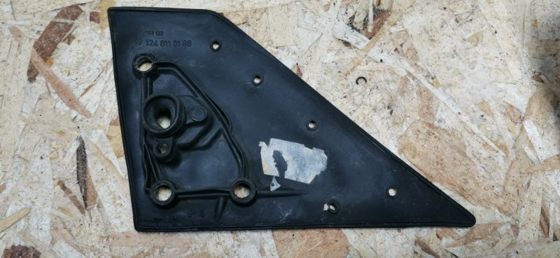 Уголок зеркала Mercedes W124 1989 E260