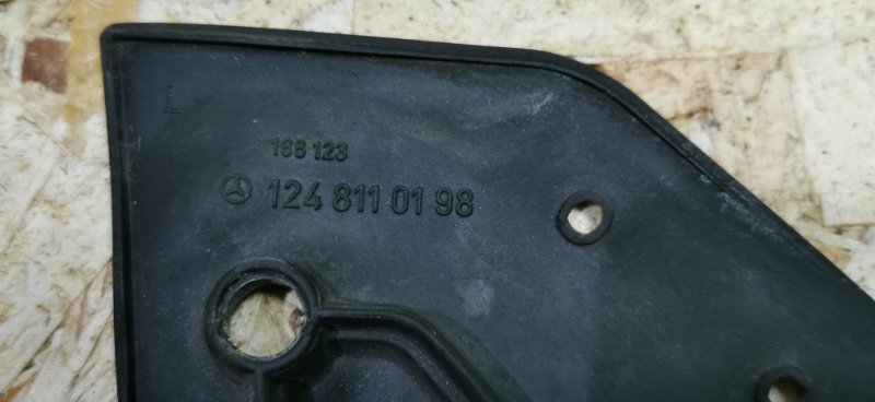 Уголок зеркала Mercedes W124 1989 E260