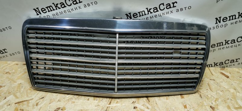 Решетка радиатора Mercedes W124 1995 E320