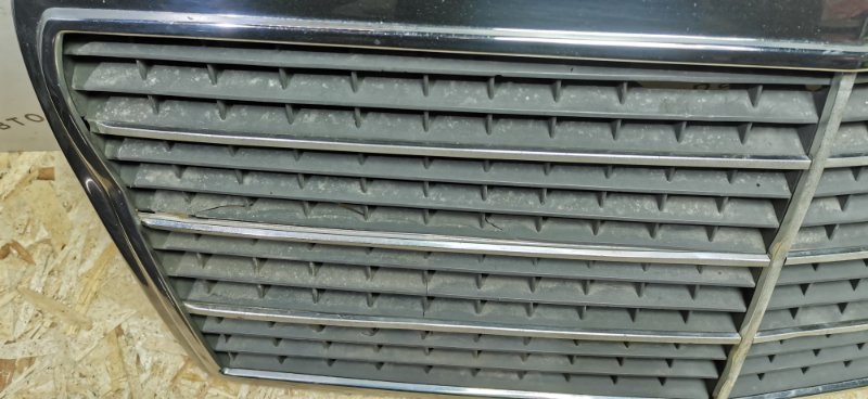 Решетка радиатора Mercedes W124 1995 E320
