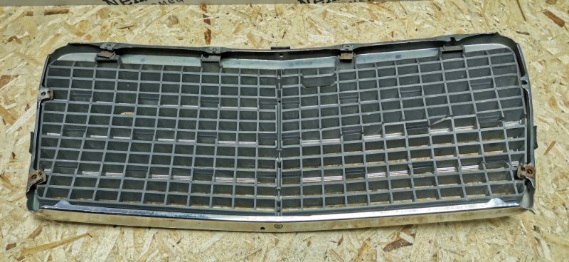 Решетка радиатора Mercedes W124 1995 E320
