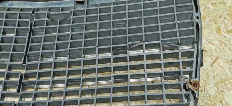 Решетка радиатора Mercedes W124 1995 E320