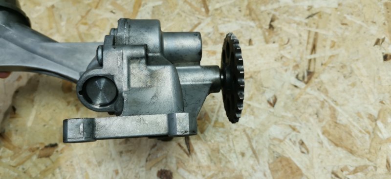 Насос масляный Mercedes Vito 1996 638