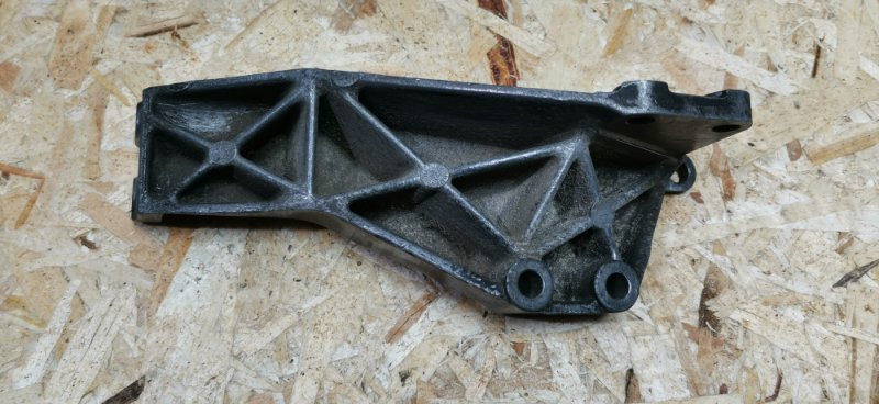 Кронштейн генератора Mercedes Vito 1996 638