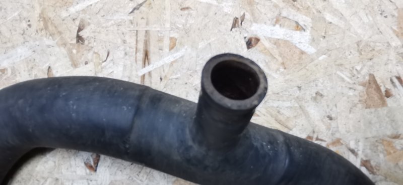 Патрубок радиатора Mercedes w123 1980 Седан