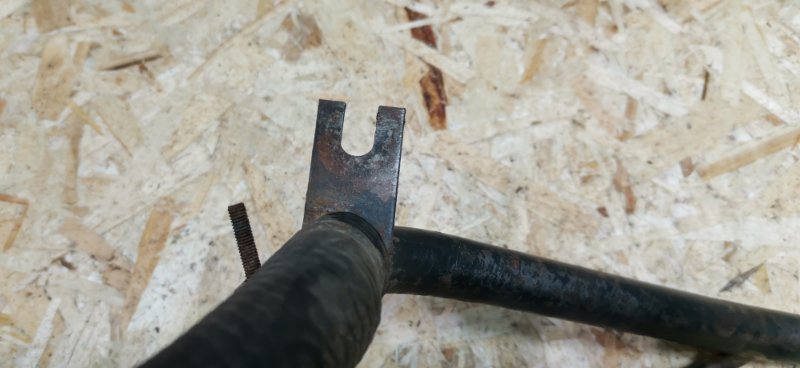 Трубка системы охлаждения Mercedes w123 1980 Седан