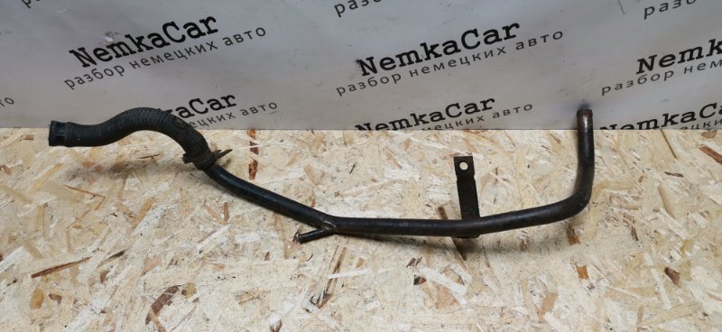 Трубка системы охлаждения Mercedes w123 1980 Седан