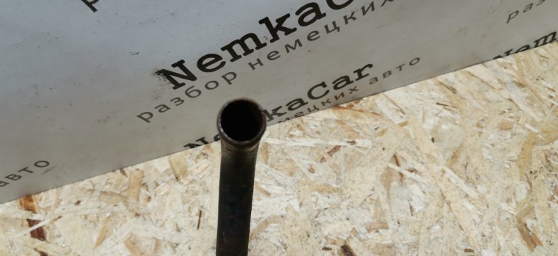 Трубка системы охлаждения Mercedes w123 1980 Седан