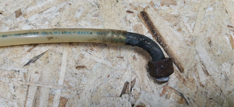 Трубка вакуумная Mercedes w123 1980 Седан