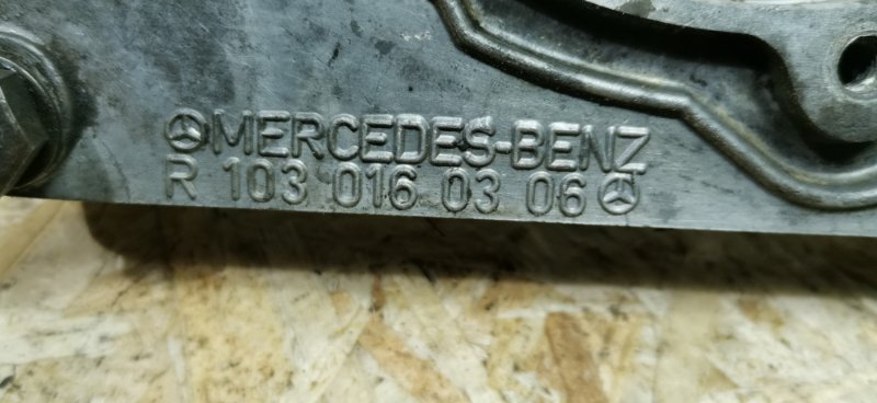 Крышка двигателя Mercedes W124 1989 E260