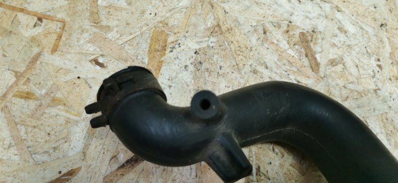 Трубка картерных газов Mercedes W124 1989 E260