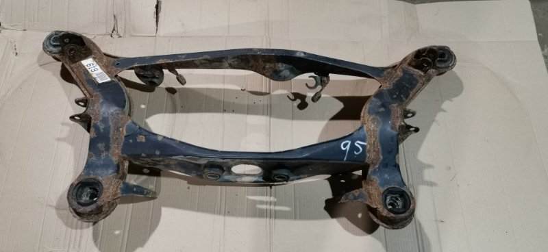 Балка подвески Mercedes W124 1989 E260