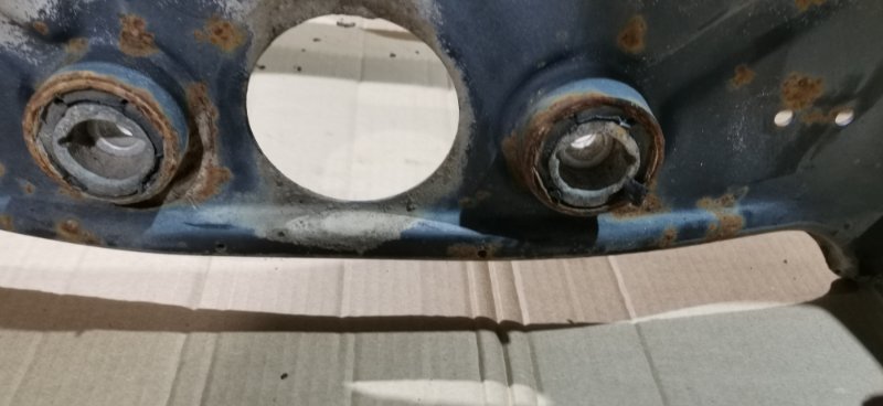 Балка подвески Mercedes W124 1989 E260